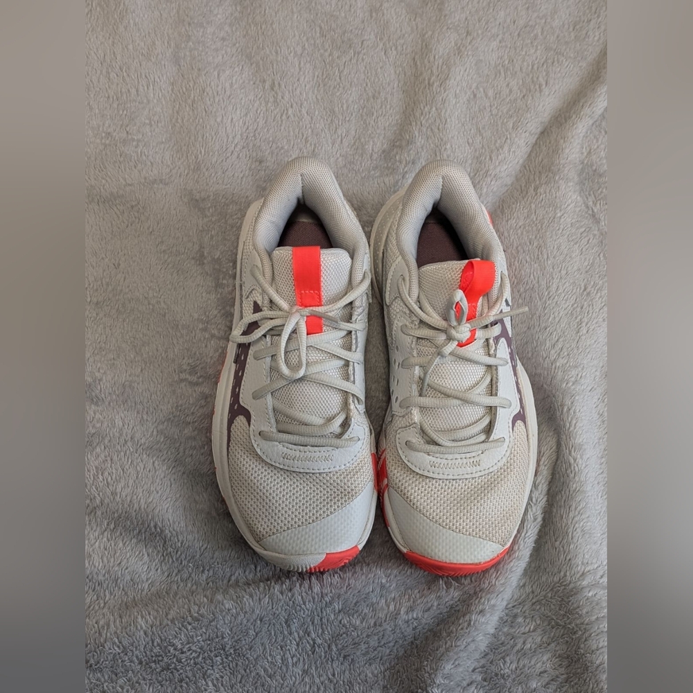 Under armour boys basketball shoes Sz: 5